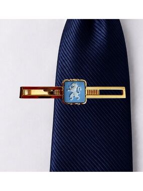 Wedgwood Jasperware Lion Tie Clip Blue White Gold Tone England Mens Bar Vintage